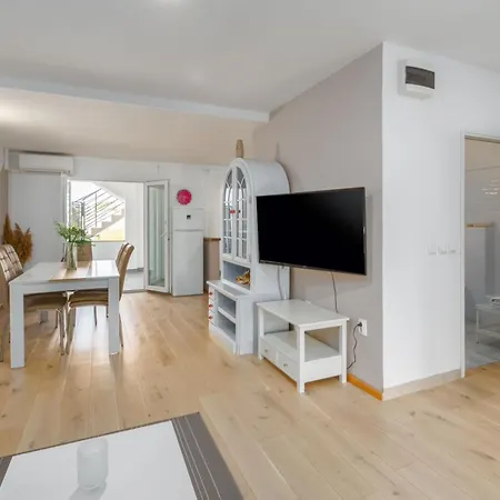 Marica 4 In Strandnaehe Mit Parkplatz Apartament