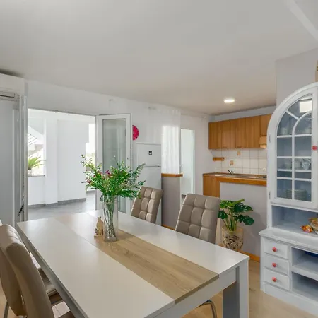 Marica 4 In Strandnaehe Mit Parkplatz Apartament Poreč