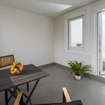 Marica 4 In Strandnaehe Mit Parkplatz Пореч