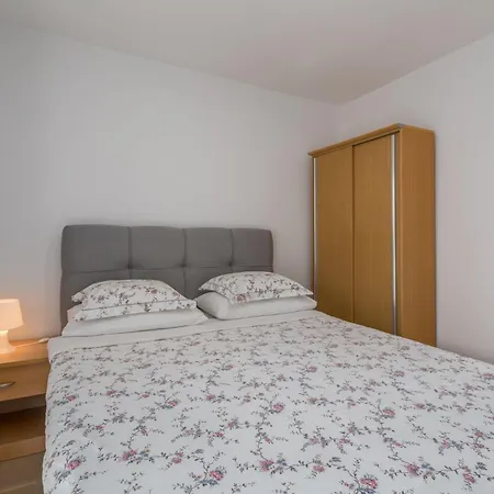 Apartment Marica 4 In Strandnaehe Mit Parkplatz